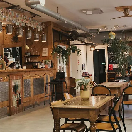 Le Flaneur Guesthouse-2