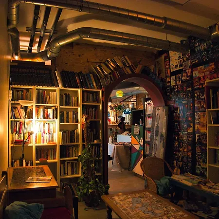 Le Flaneur Guesthouse-3